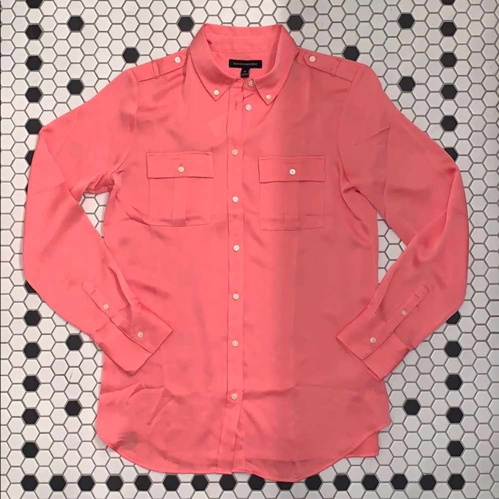 NWT! BANANA REPUBLIC Coral Silky Shirt Blouse MED